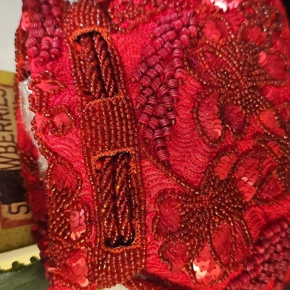 "Eyeful" Vintage Elegant Red Sequin and Beaded Party Clutch, Made in India. - Picture 5 of 13